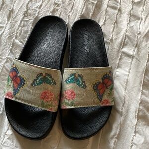 Johnny Was pool of outdoor shoe. Size 6. Worn one time.